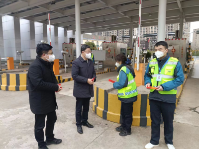 董事长涂建平、、、总司理章勇慰问高速公司一线员工