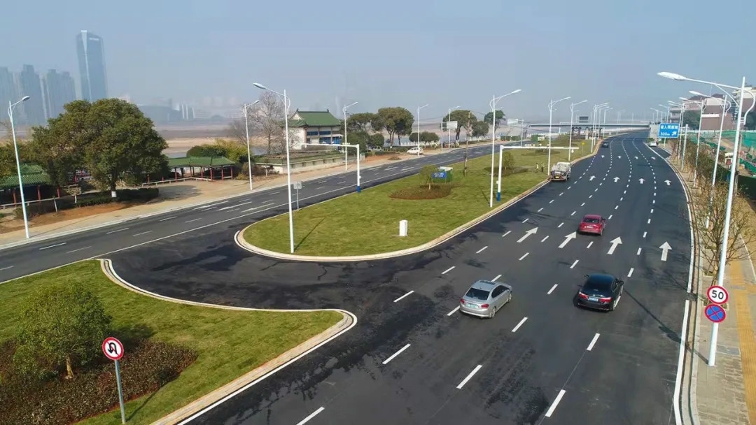 “不堵车了，，，通过时间至少缩短了三分之二” 沿江中北大道提升刷新（一期）工程主线通车利便市民出行