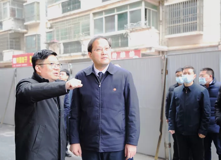 南昌县委书记、、、小蓝经开区管委会主任陈翔走访慰问南外环高速项目